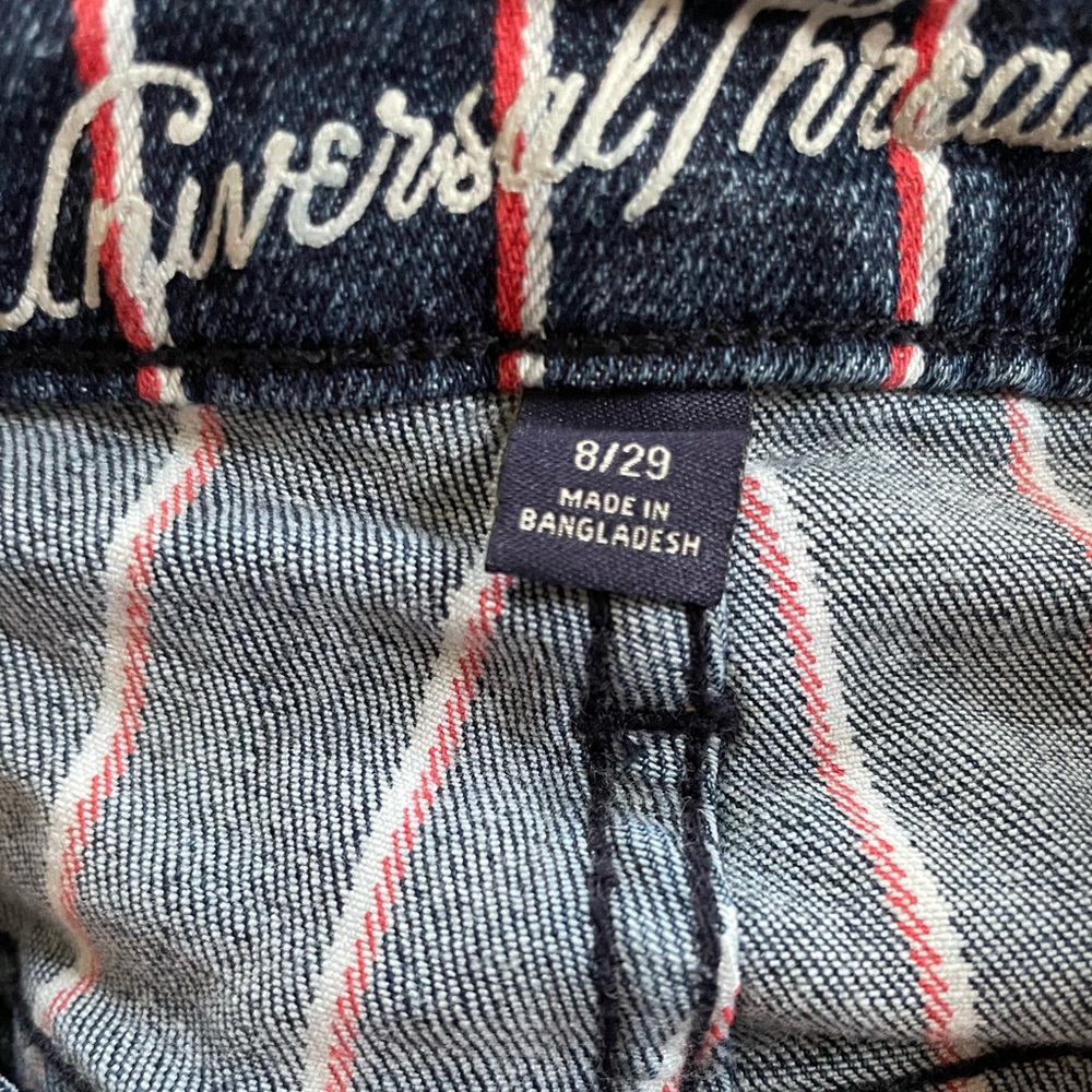 Universal Thread Shorts - Picture 2 of 3